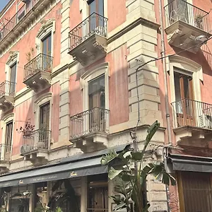 https://living-suite-catania-pacini.taorminaitalyhotels.com